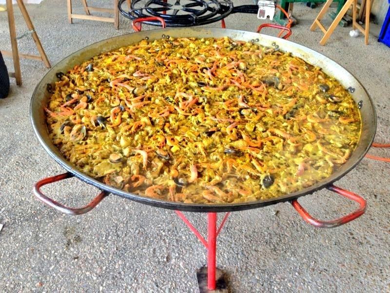 Hoy toca paella para 150 personas en un pueblo cerca de Teruel.'